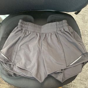 Lululemon Hotty Hot Hot Size 4 Black